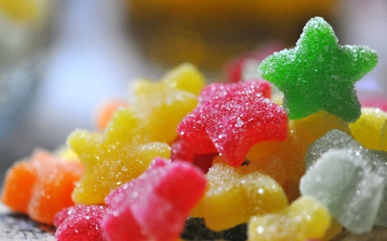 67784-82-1 ésteres del poliglicerol del emulsor de la categoría alimenticia del polvo amarillento graso de los ácidos PGE E475