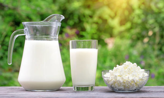 Los emulsores y los estabilizadores del aditivo alimenticio DMG95 previenen la estratificación posible en leche