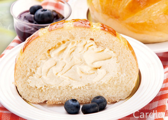 Emulsores pálidos del pan marrón
